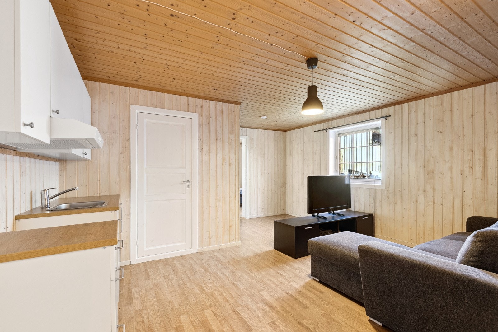 Rom benyttet som kjøkken/stue underetasje Galleribilde