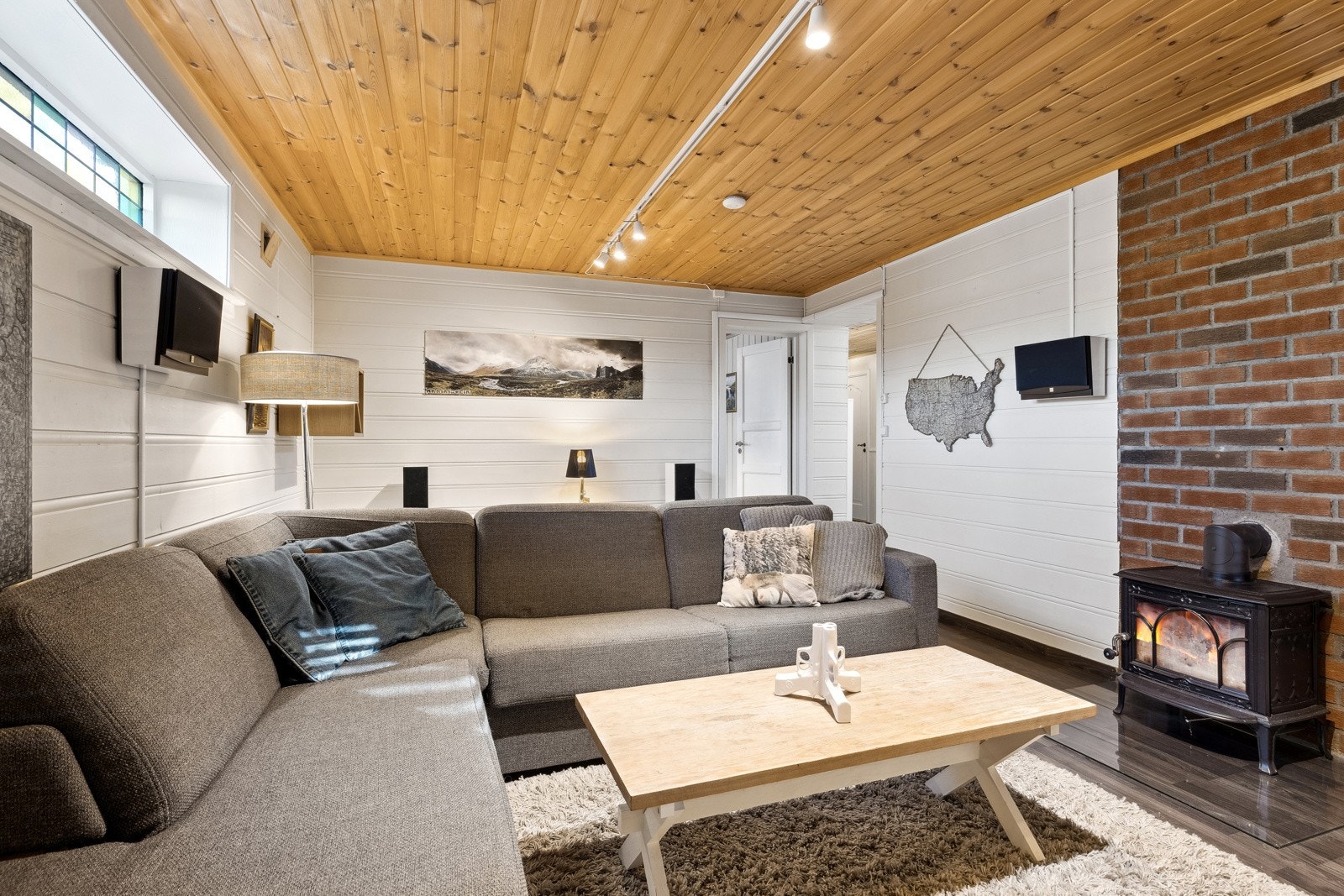 Tv-tue underetasje Galleribilde