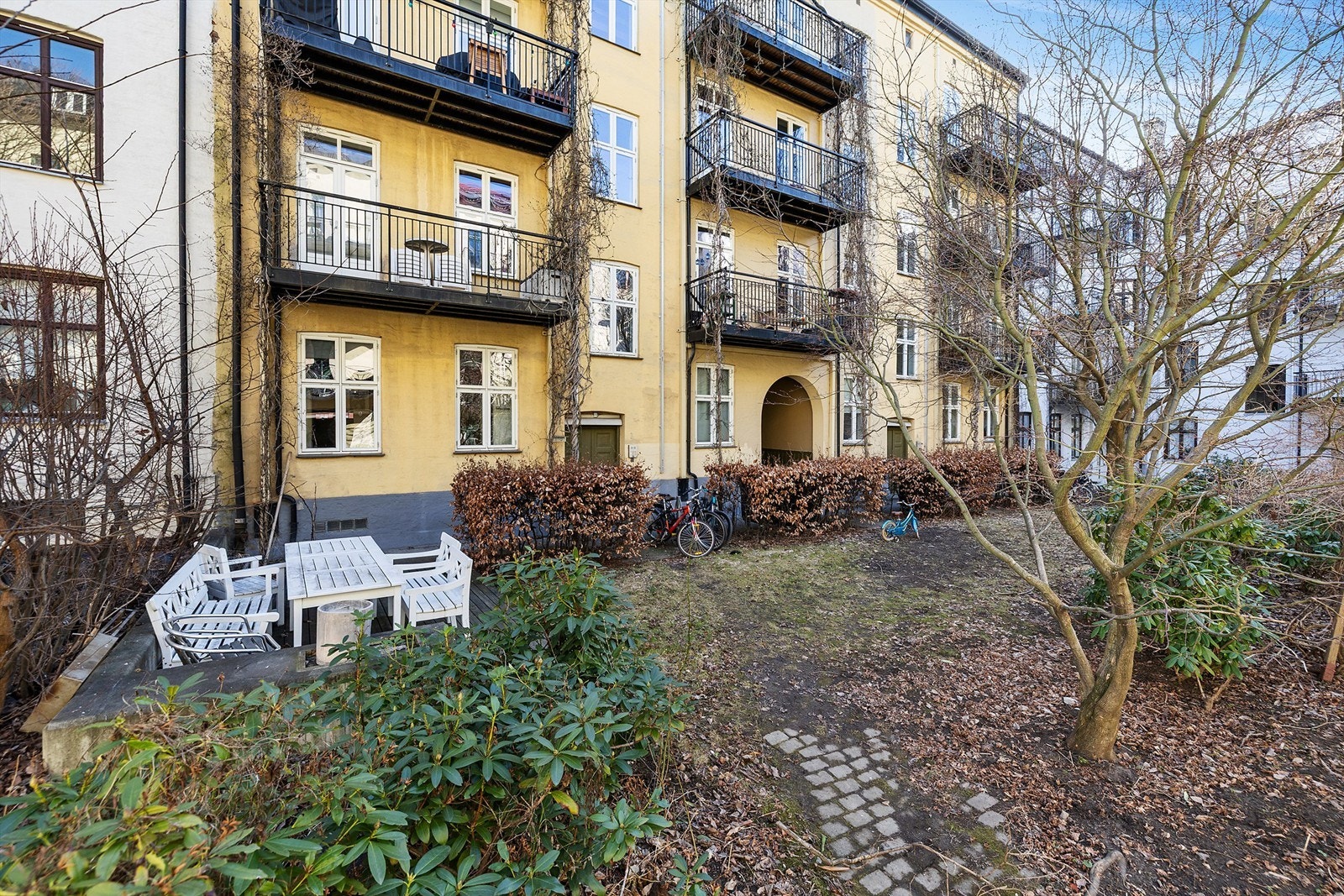 Bakgården er perfekt for varme sommerdager. Galleribilde