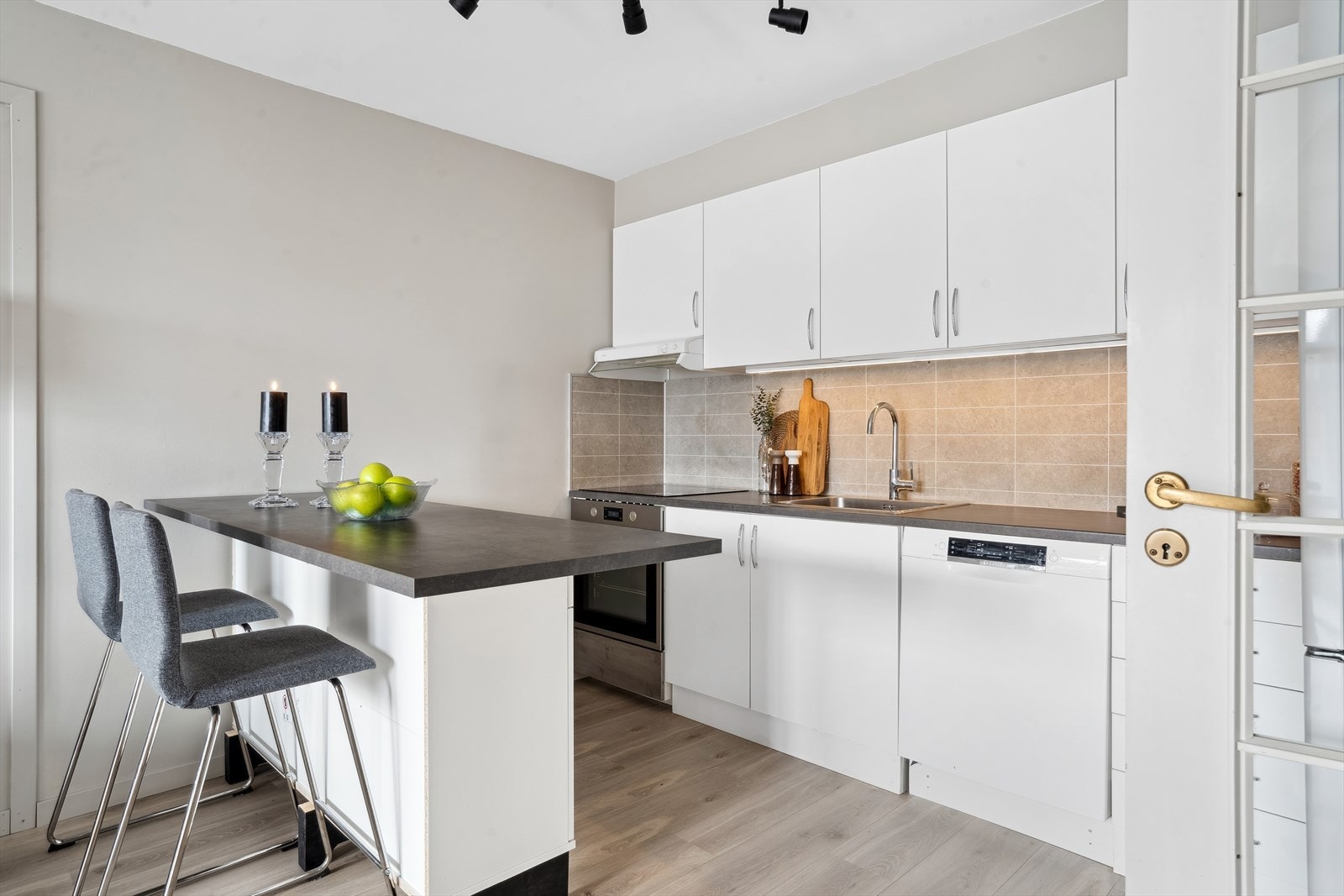 Kjøkkenet i hovedelen har fått TG1 fra takstamann. Galleribilde