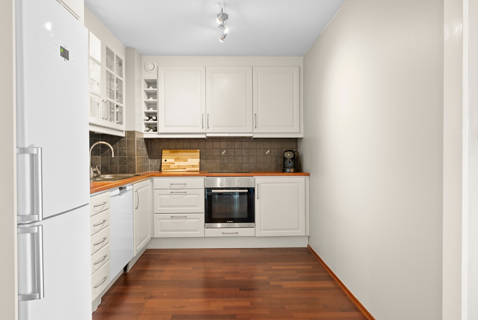 Ventilatoren har kullfilter, og det er for øvrig mekanisk avtrekk fra badet. Galleribilde