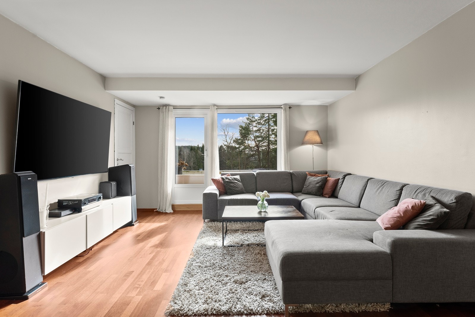 Med så god størrelse, er det enkelt å invitere familie og venner til sosiale sammenkomster. Galleribilde