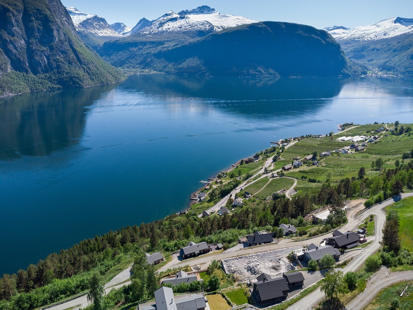 Velkommen til Gamlebøvegen 23-25! Presentert av Arild Berentzen - Eiendomsmegler Vest. Galleribilde