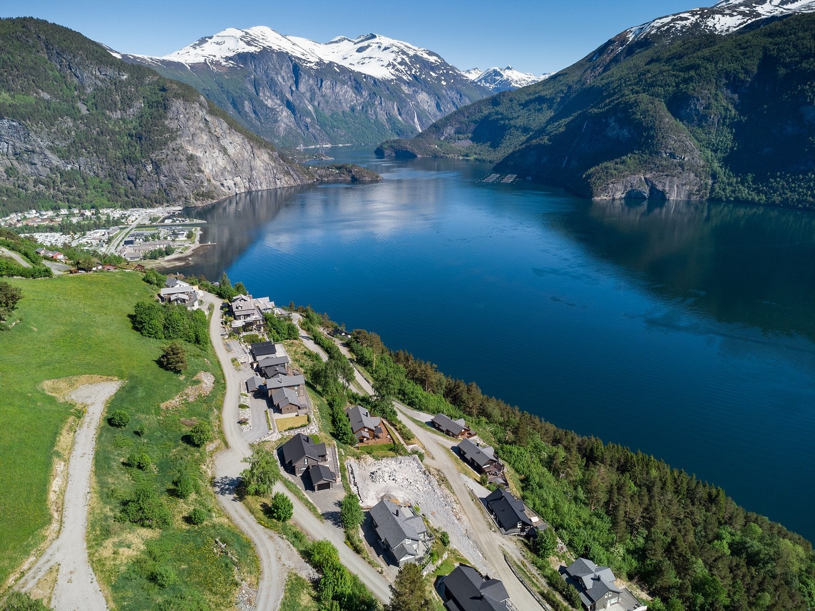 Byggeklar hyttetomt i naturskjønne omgivelser. Galleribilde