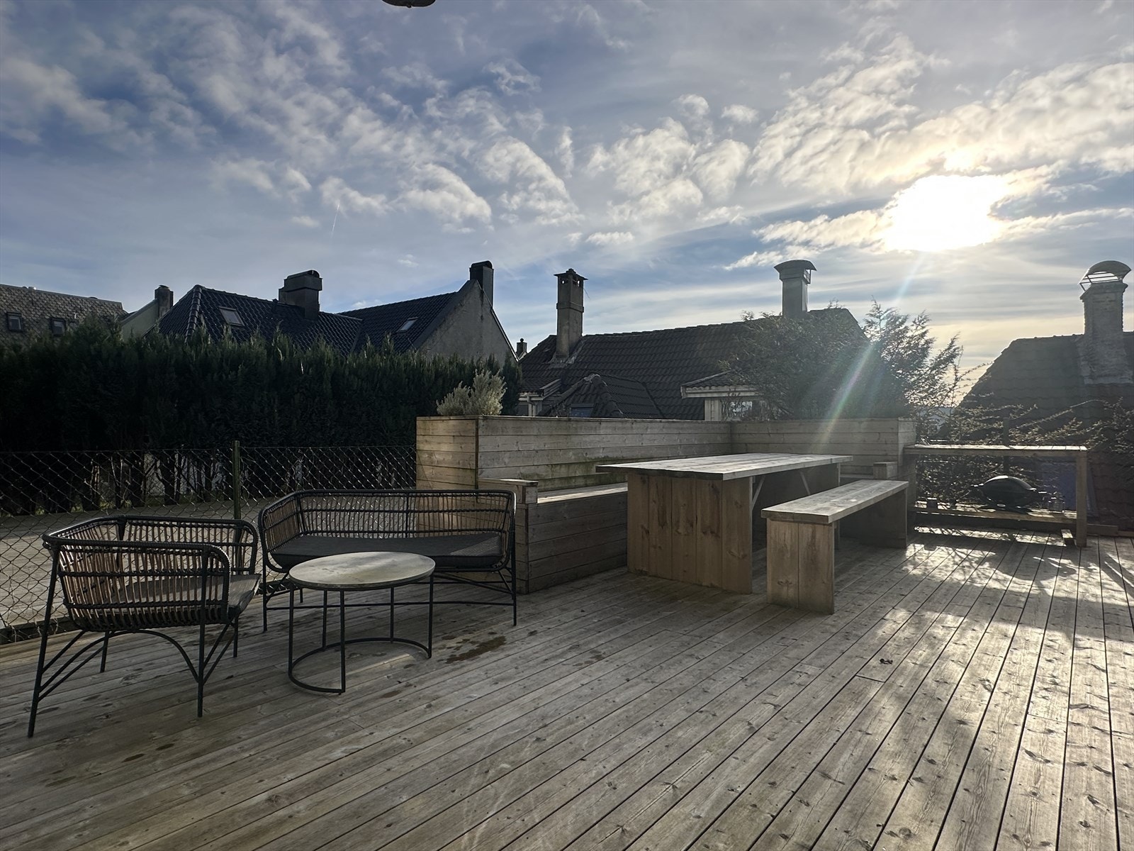 Felles solrik uteplass i sameiet Galleribilde