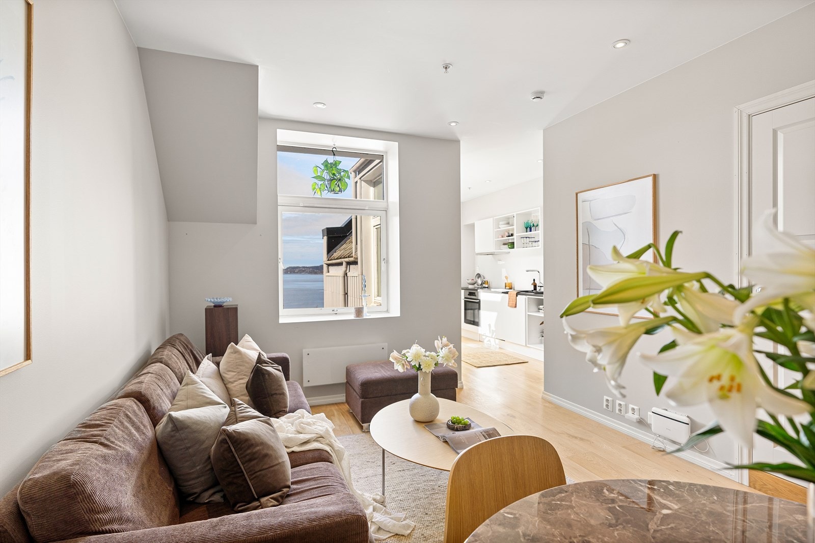 Vegghengte panelovner på soverom og stue. Galleribilde