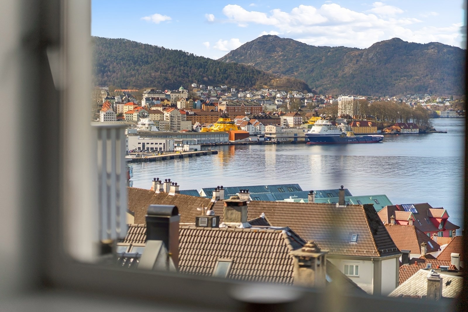 Nydelig utsikt mot Nordnes og Laksevåg Galleribilde