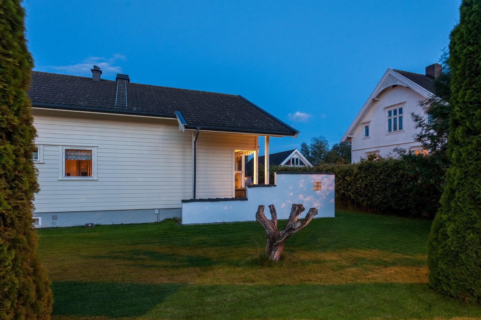 Fasade kveld Galleribilde