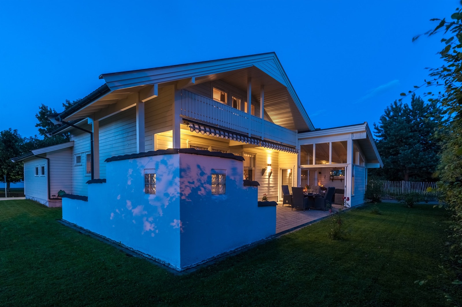 Fasade kveld Galleribilde