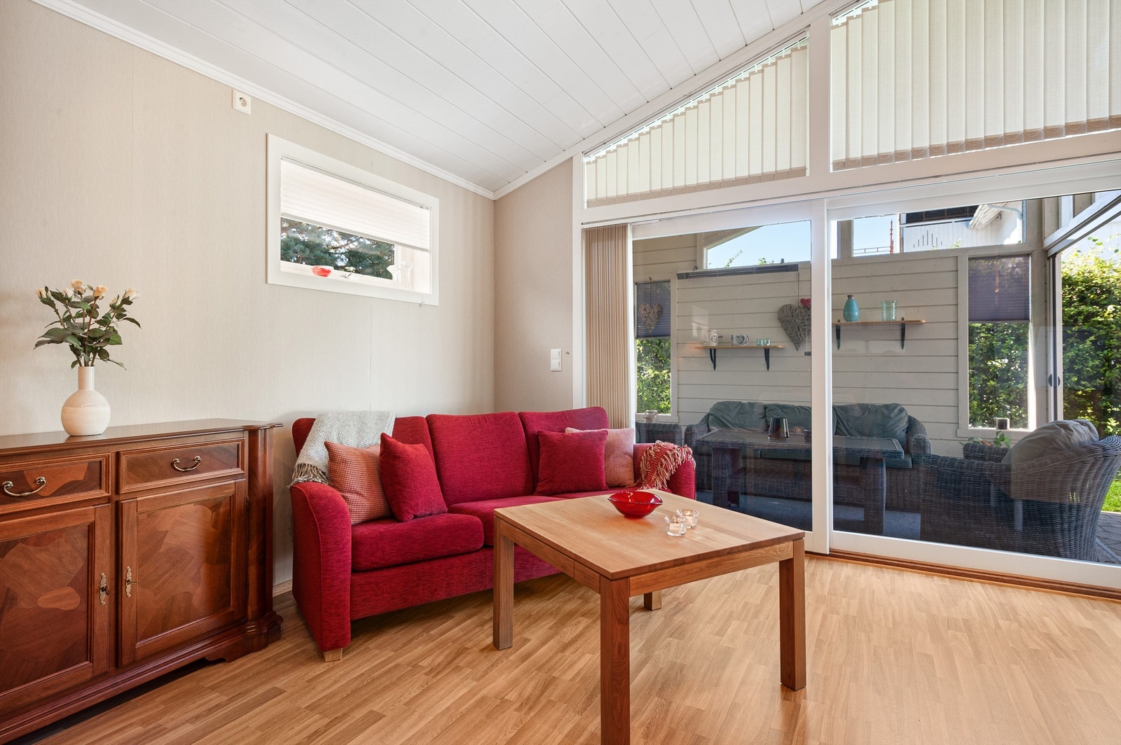 Stur/spisestue med utgang til hagestue Galleribilde