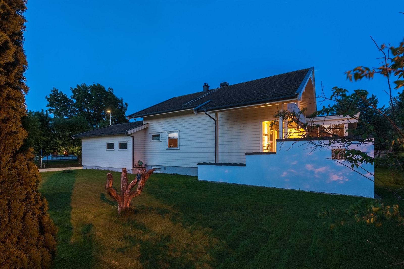 Fasade kveld Galleribilde