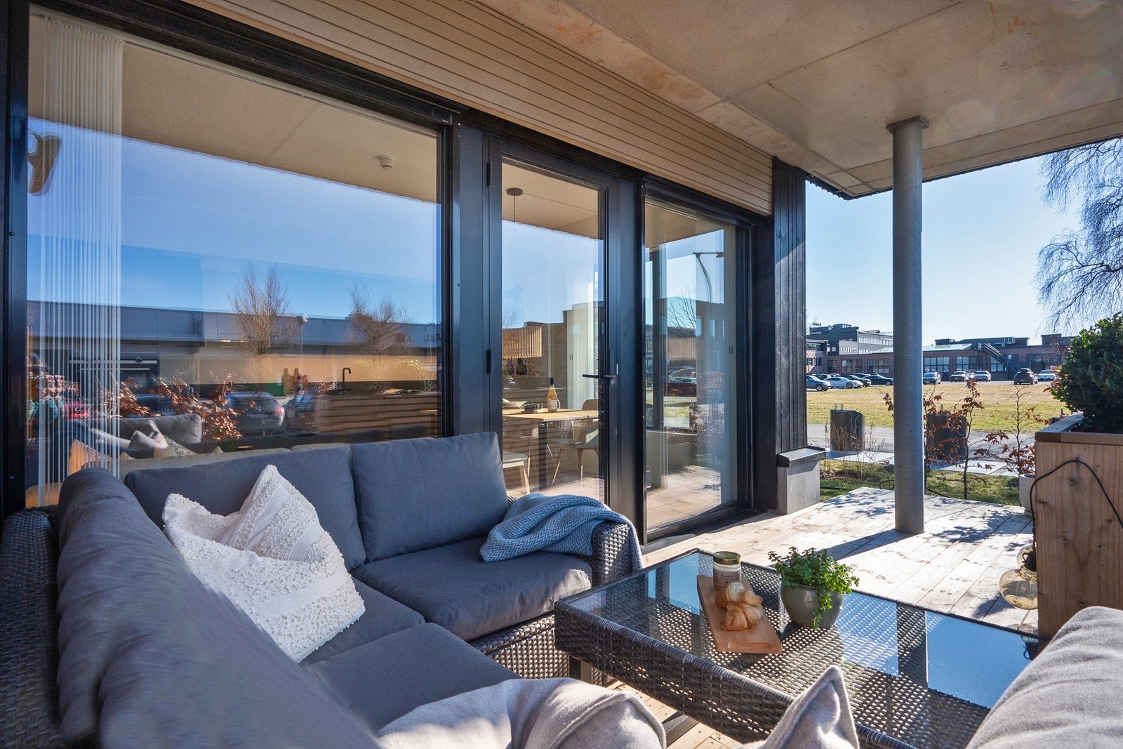 Markterrassen har plass til sittemøblement eller et spisebord - nyt lunsj, middag eller avslapning ute. Galleribilde