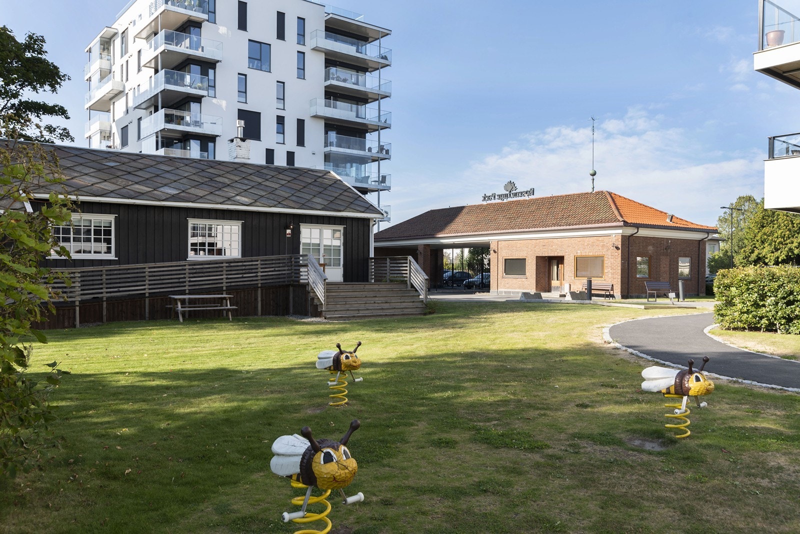 Lokalene Peisestue, Skistallen og Gjesteboligen kan disponeres av beboere i Rosenvinge Park - for bla. a. feiringer og større sammenkomster. Galleribilde