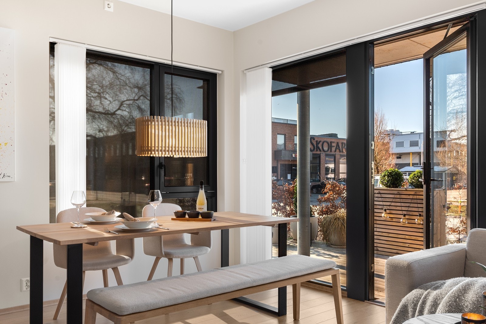 Fra stuen er det utgang til markterrasse på 12 kvm vendt mot sydvest. Galleribilde