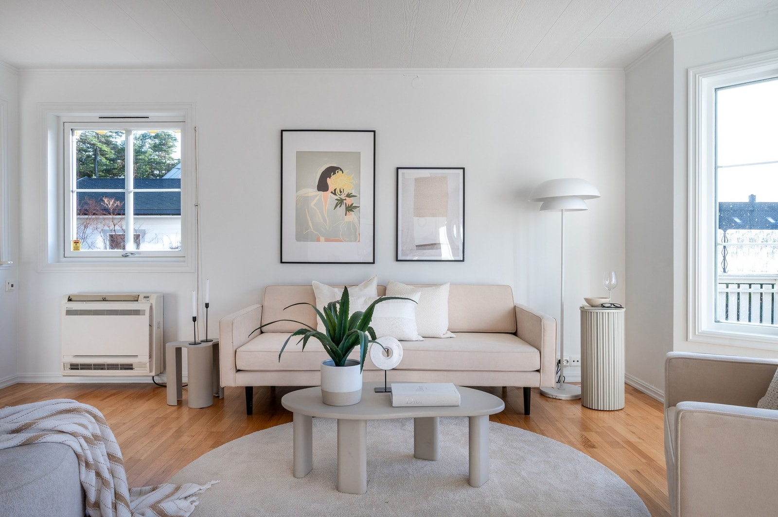 Stuens veggflater er nymalt. Galleribilde