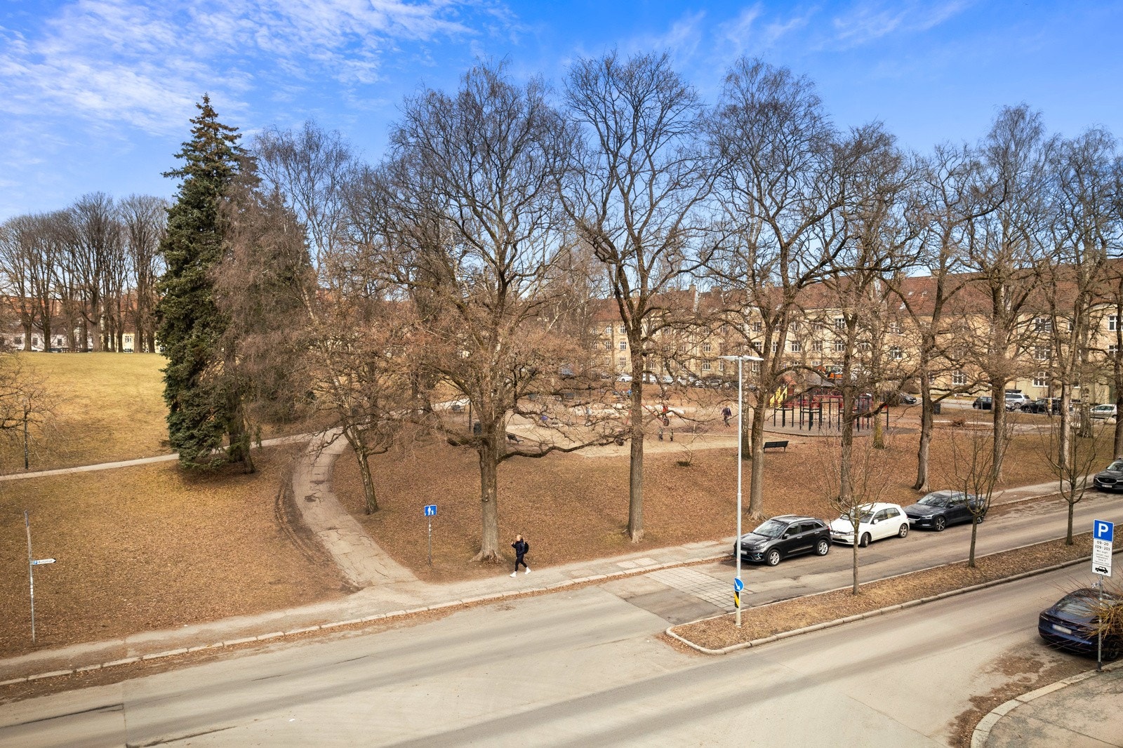 Leiligheten er nærmeste nabo til Torshovparken, en vakker park på 40 mål med den kjente musikkpaviljongen. Galleribilde