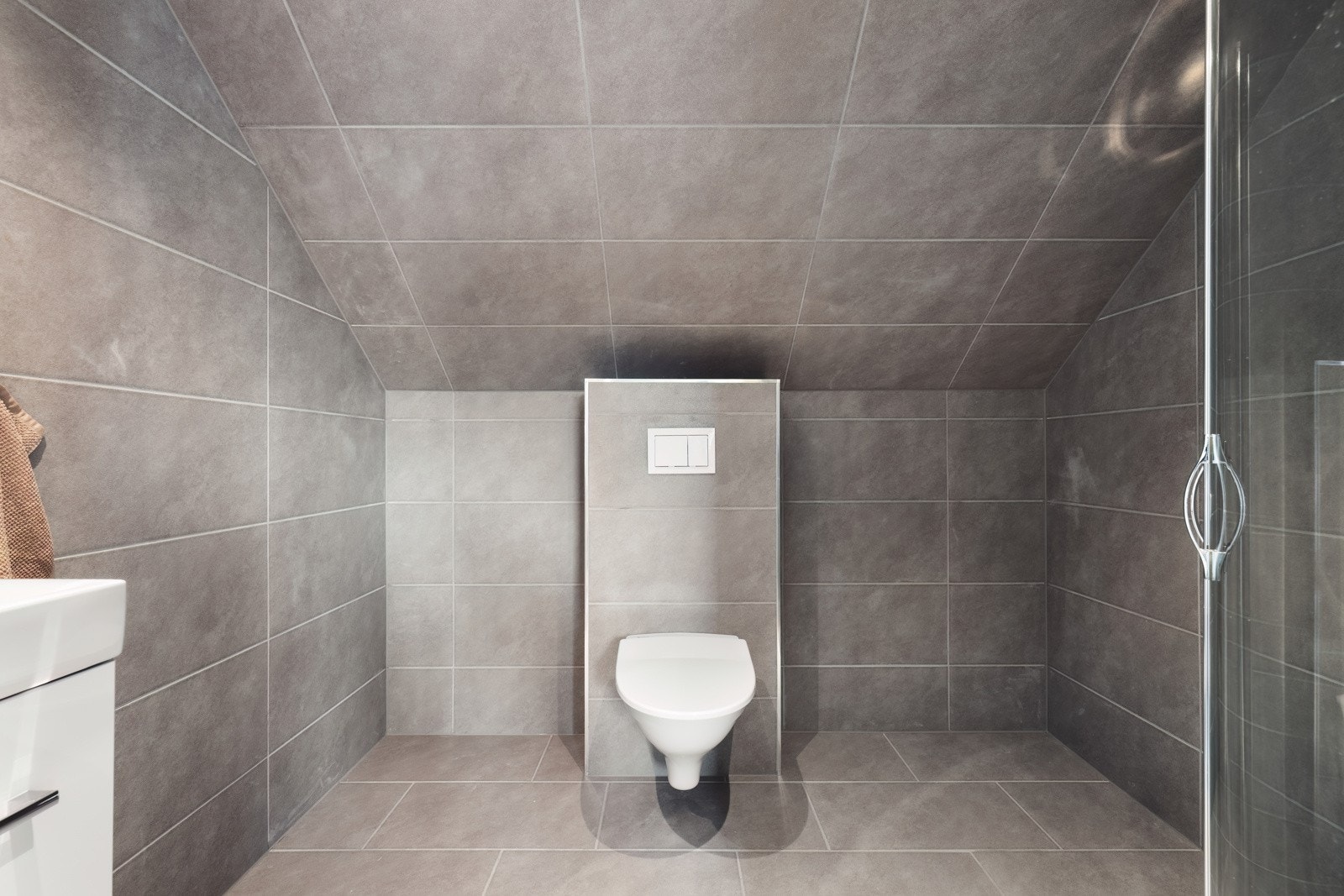 Flott bad på loft Galleribilde