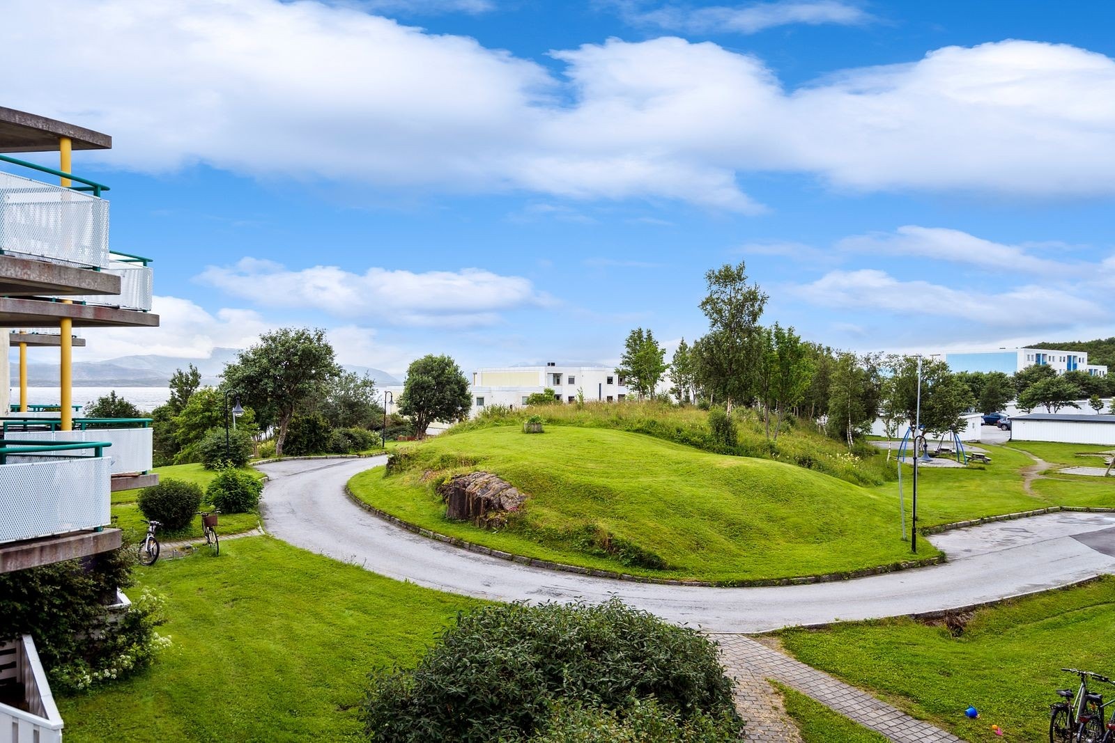 Sommertid kan du fint benytte deg av de felles hageområdene i borettslaget Galleribilde