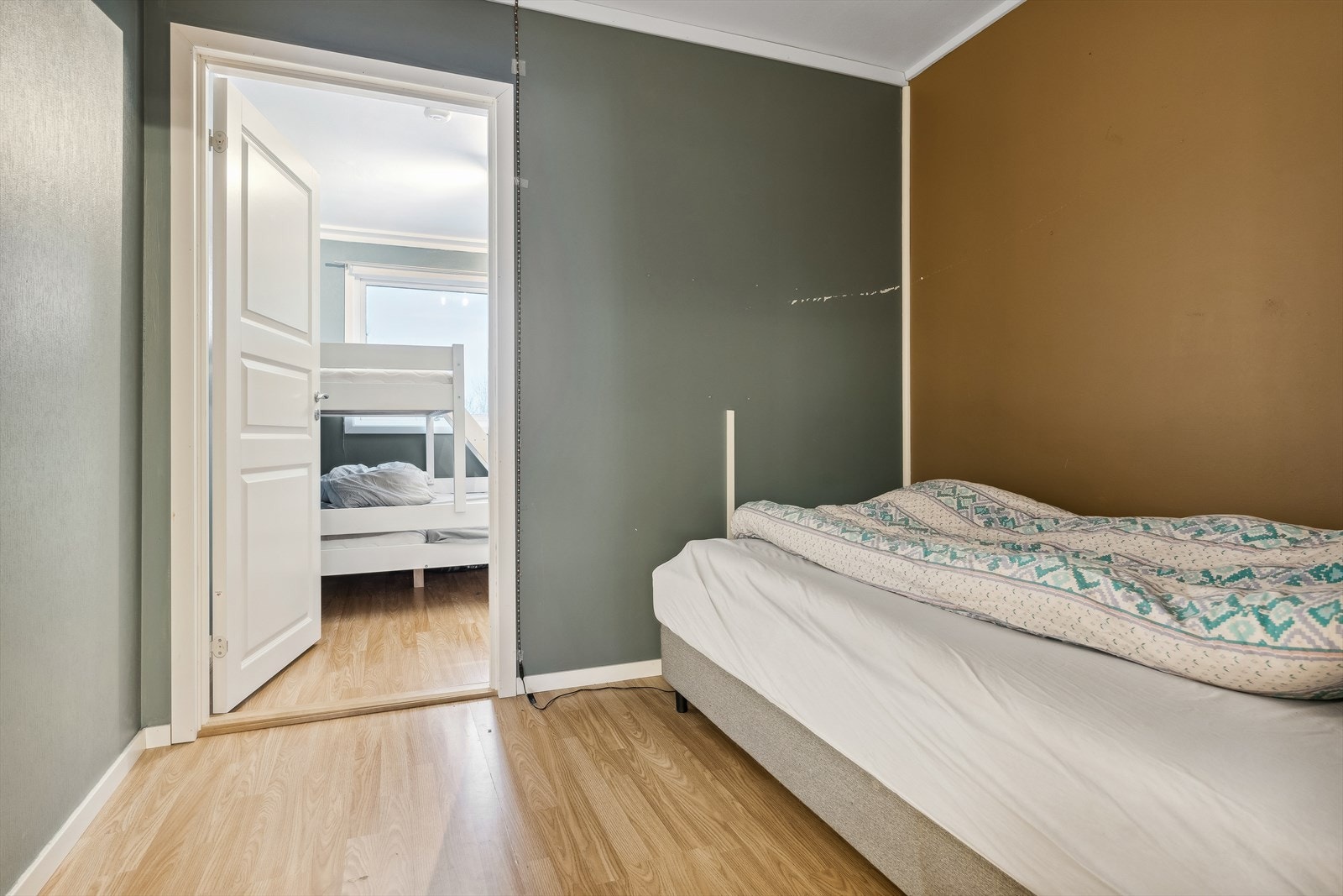 Gang/kontor som i dag benyttes til soverom - Det gjøres spesielt oppmerksom på at rommet ikke er godkjent som soverom og ikke har vindu Galleribilde