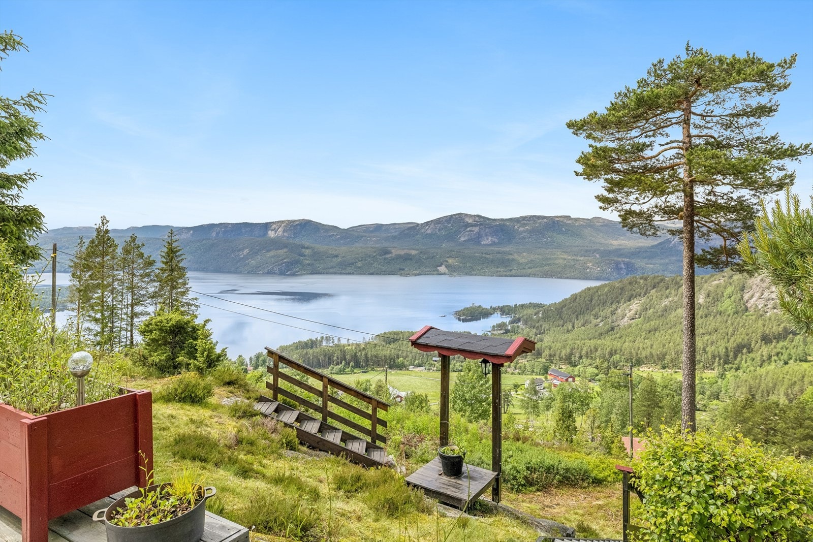 Nisservannet med flott natur og høyder Galleribilde