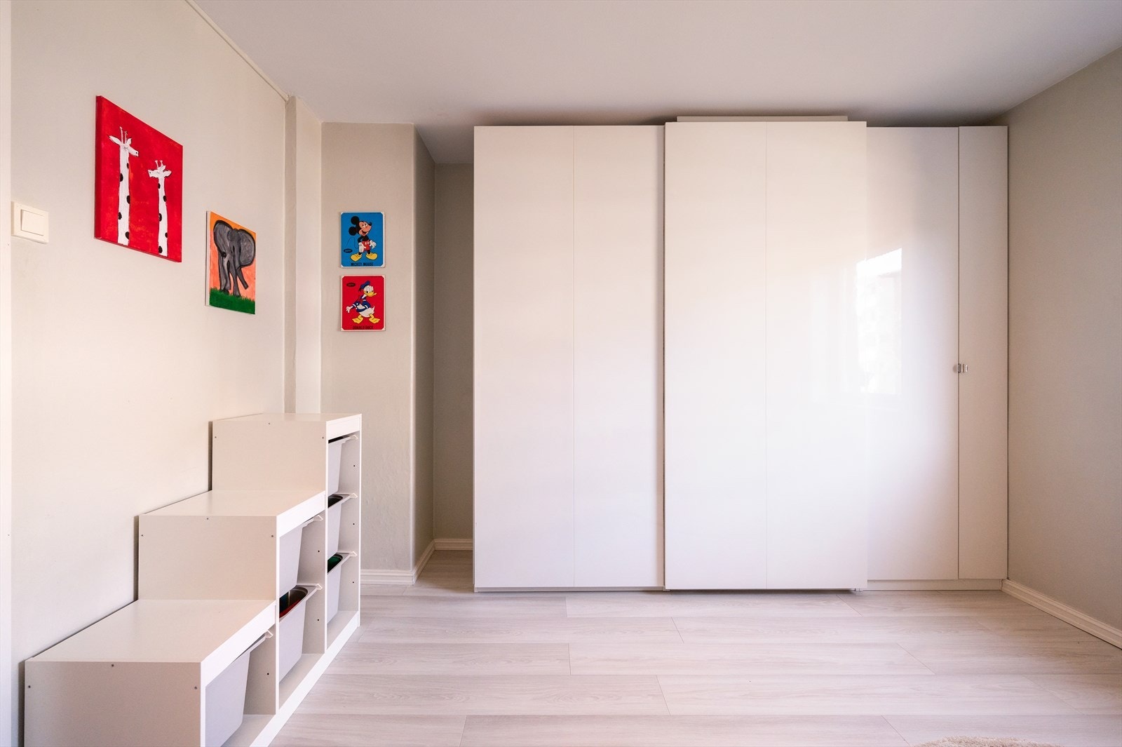 God plass til medfølgende garderobeskap. Galleribilde