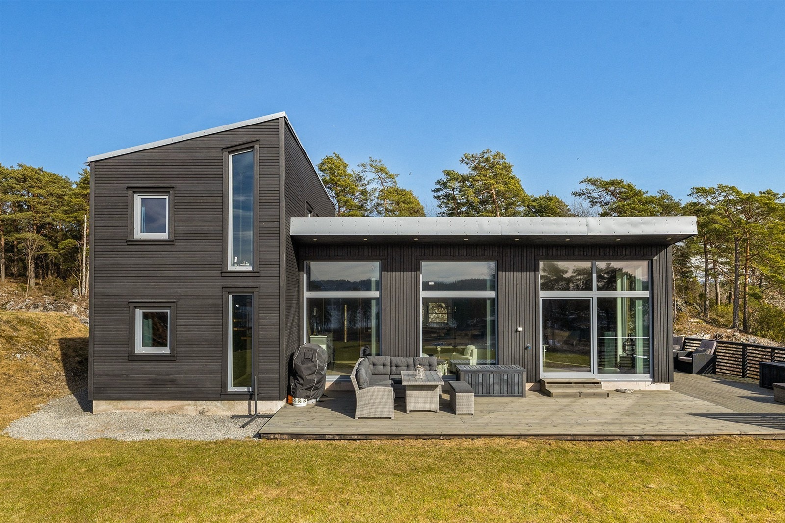 Fasade mot vest. Galleribilde