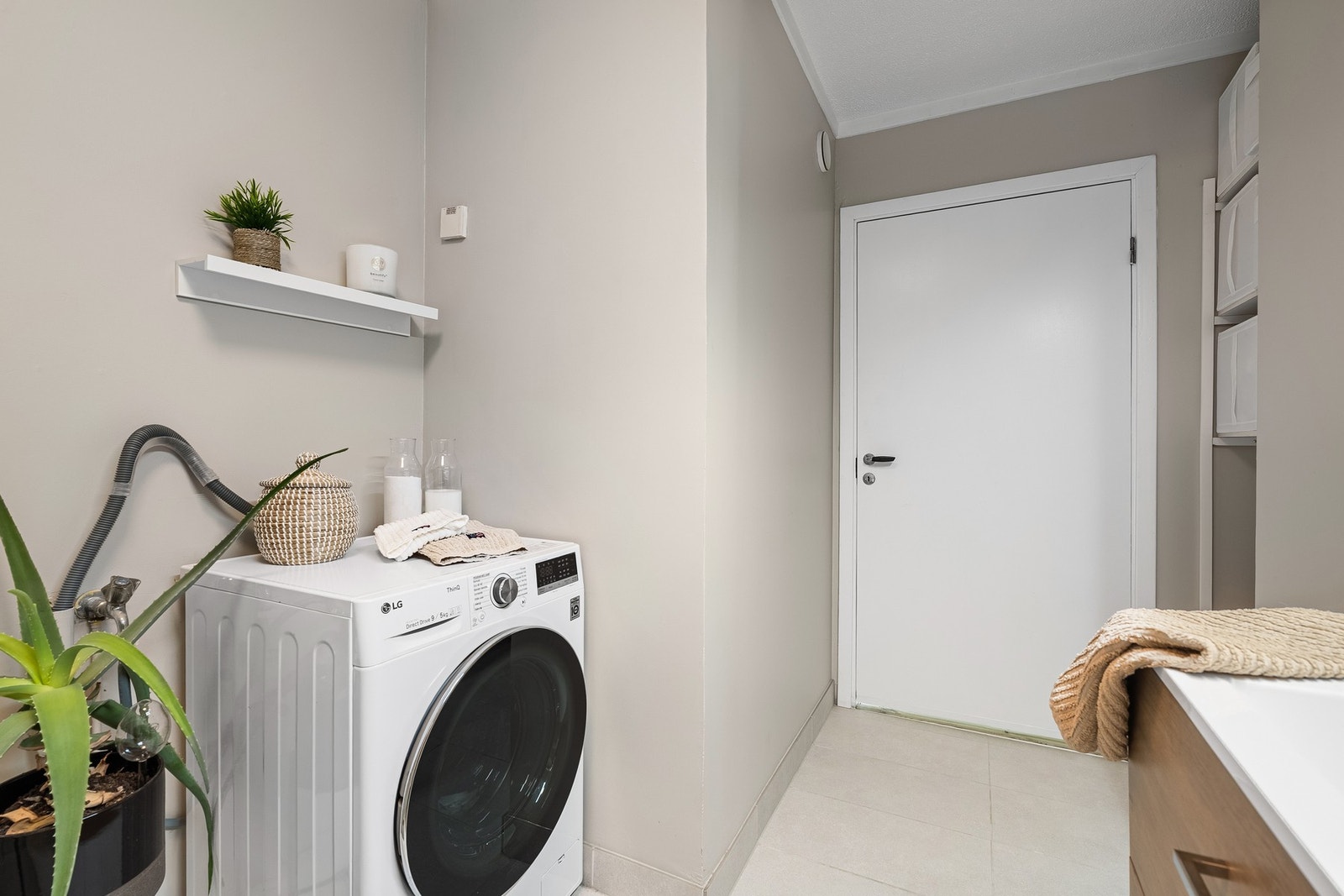 - Praktisk og smart opplegg for vaskemaskin/trommel | Flislagt og varmekabler i gulv - Galleribilde