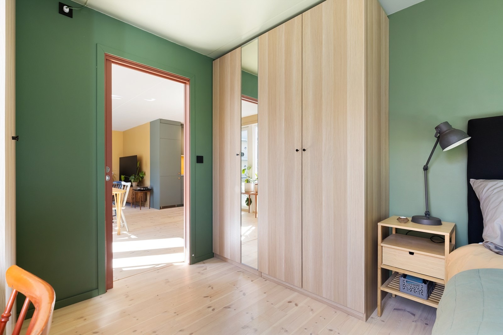 Garderobeskap medfølger salget. Galleribilde