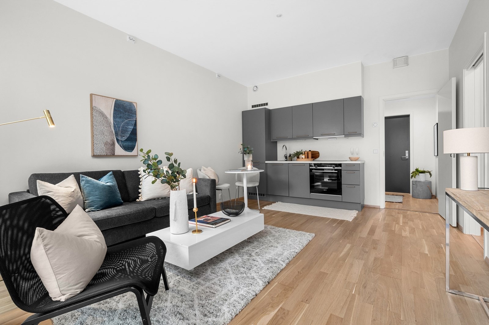 Dette er leiligheten for deg som ønsker moderne standard i stilren utførelse. Galleribilde