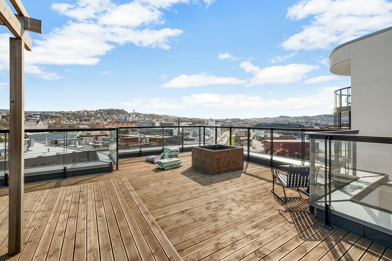 Sameiet disponerer egen takterrasse med herlige solforhold. Galleribilde