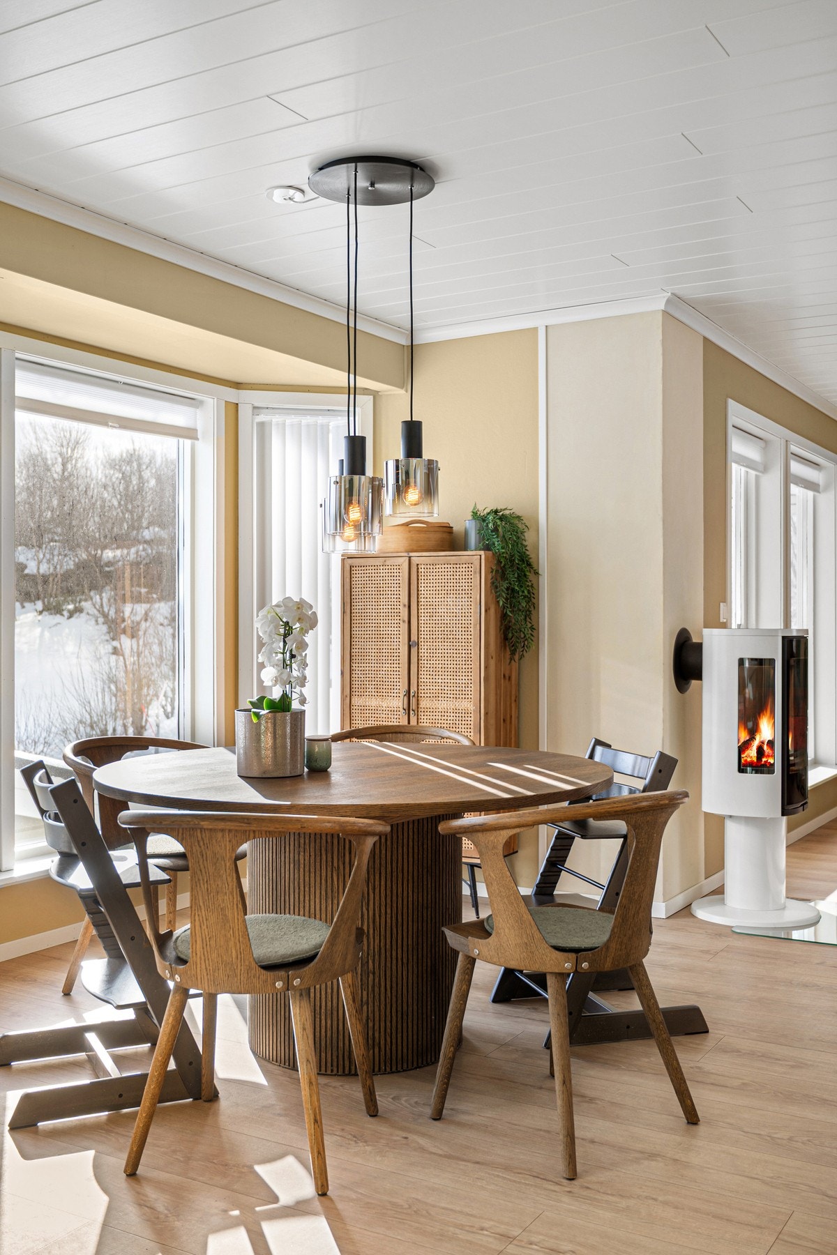 Vedovn i stuen gir god varme og atmosfære Galleribilde