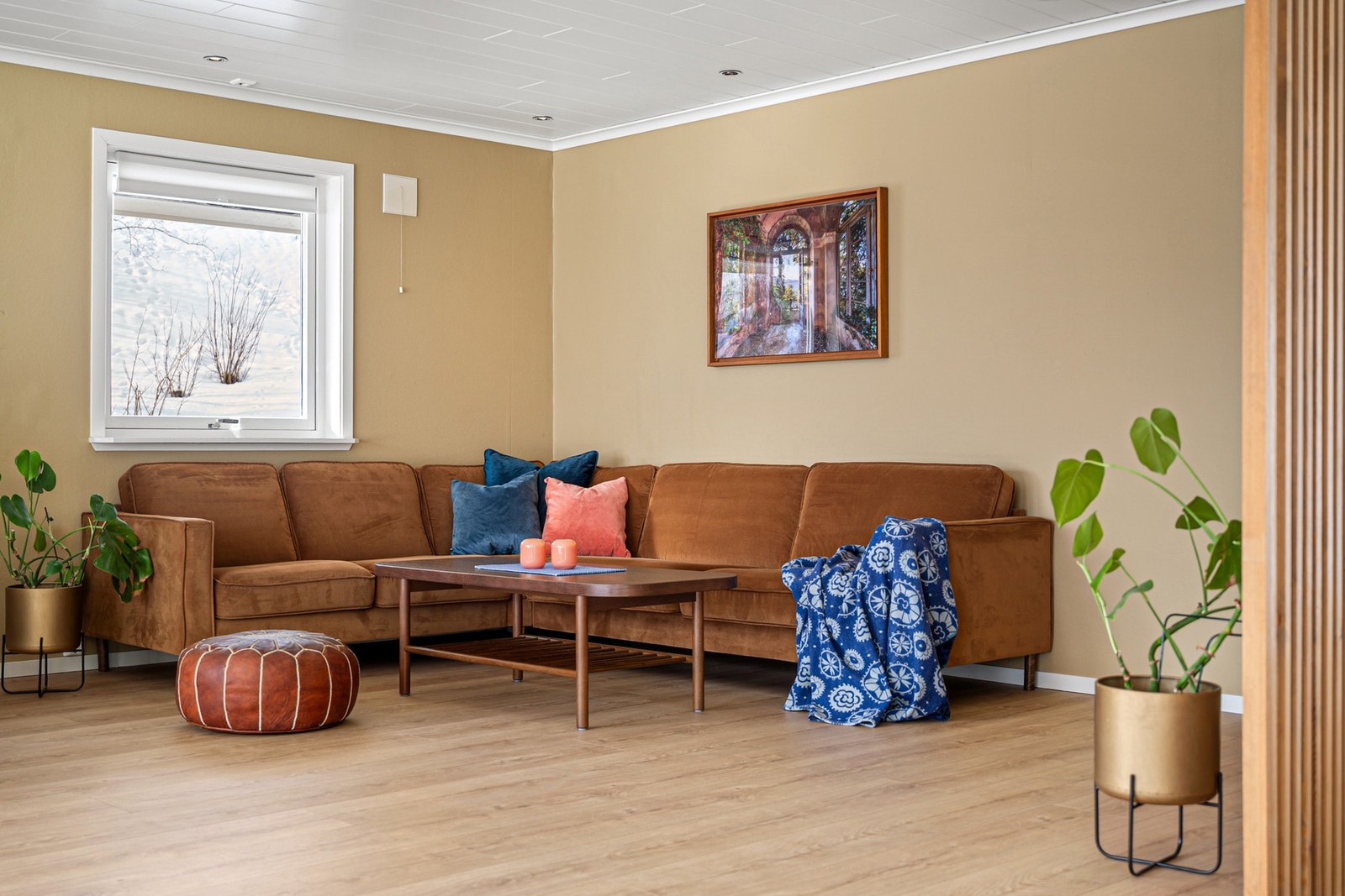 Stuen har oppgradert overflater og fremstår svært innbydende Galleribilde