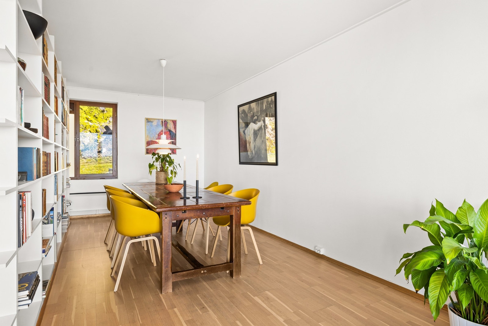 Spisestuen, dette rommet kan også gjøres om til soverom nr. 3 om man har behov for det Galleribilde