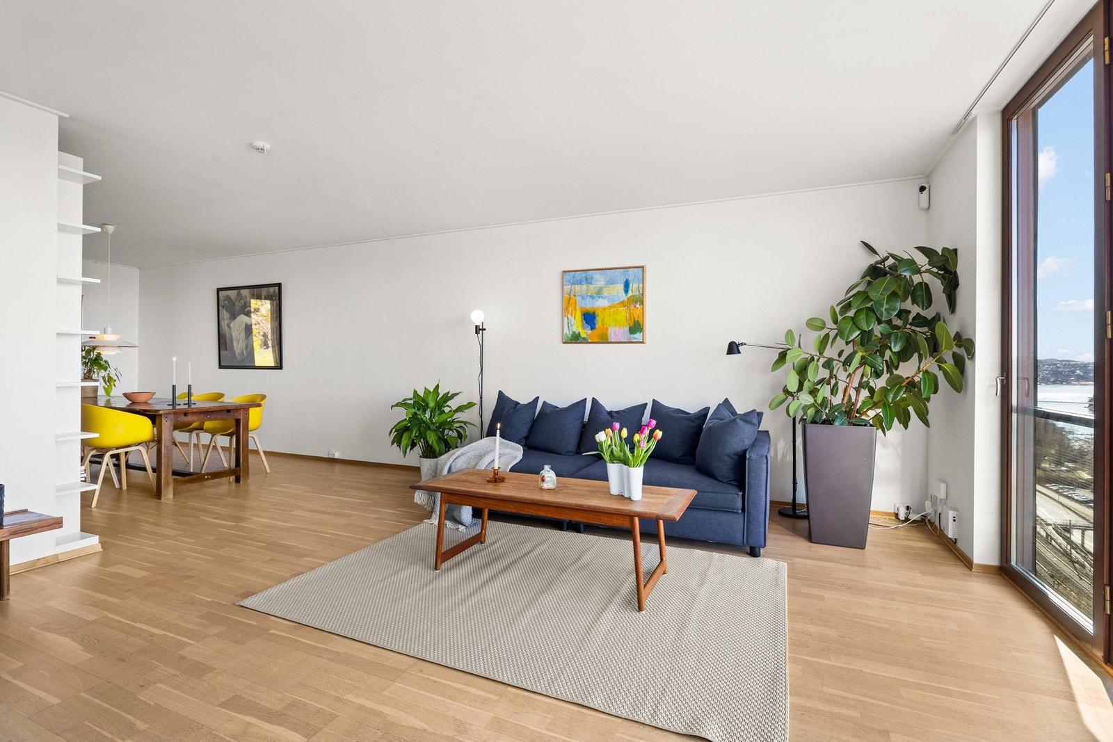 Stuen har god plass til forskjellige soner Galleribilde