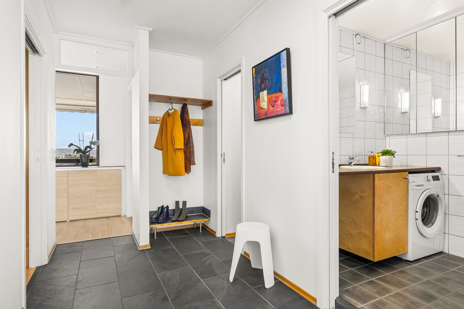 Adkomst til bad og separat wc fra entre Galleribilde