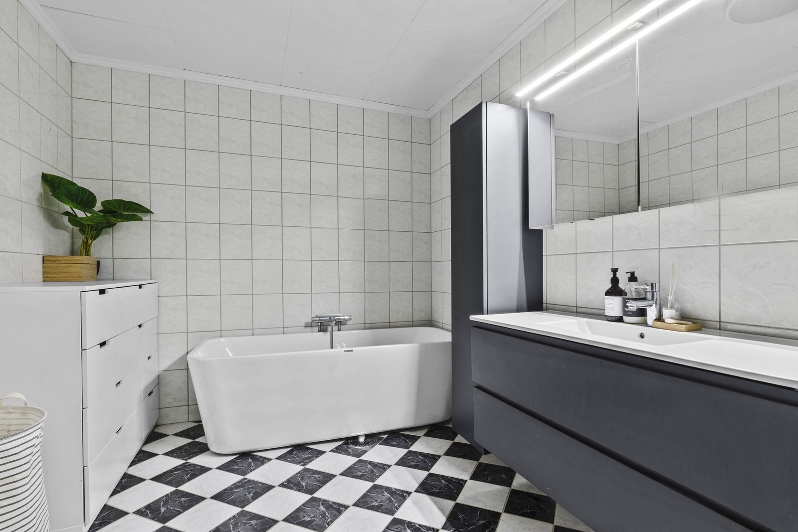 Rommet varmes opp med varmekabler. Galleribilde