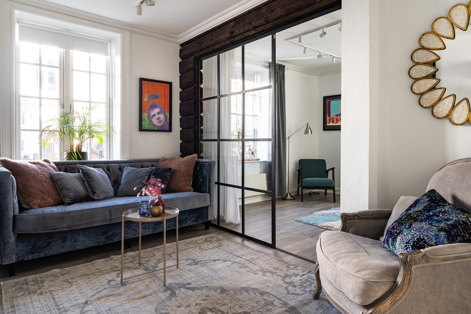 Det første som møter deg når du kommer inn døren, er denne hyggelige loungen. Galleribilde