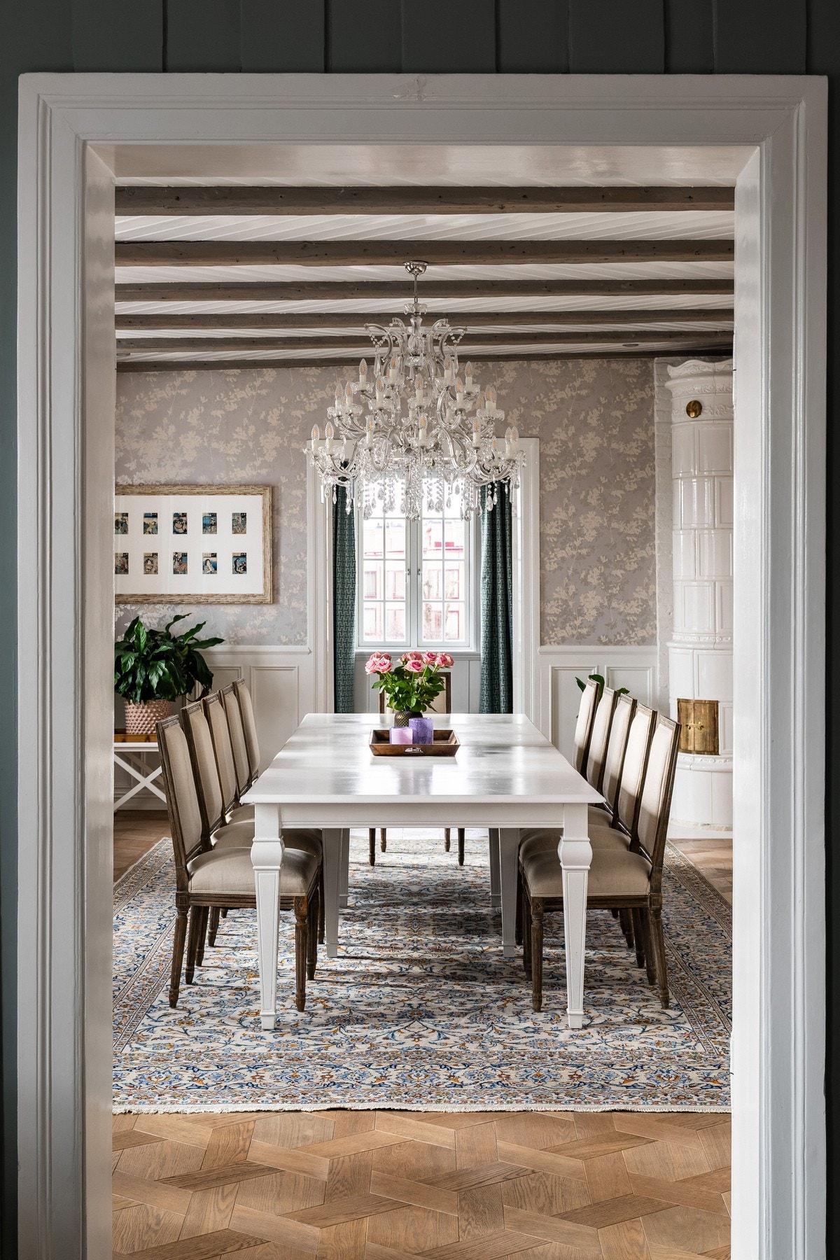 Her ligger de storslagne, solrike stuene på rad og rekke - et fantastisk samlingspunkt for sosiale sammenkomster. Galleribilde