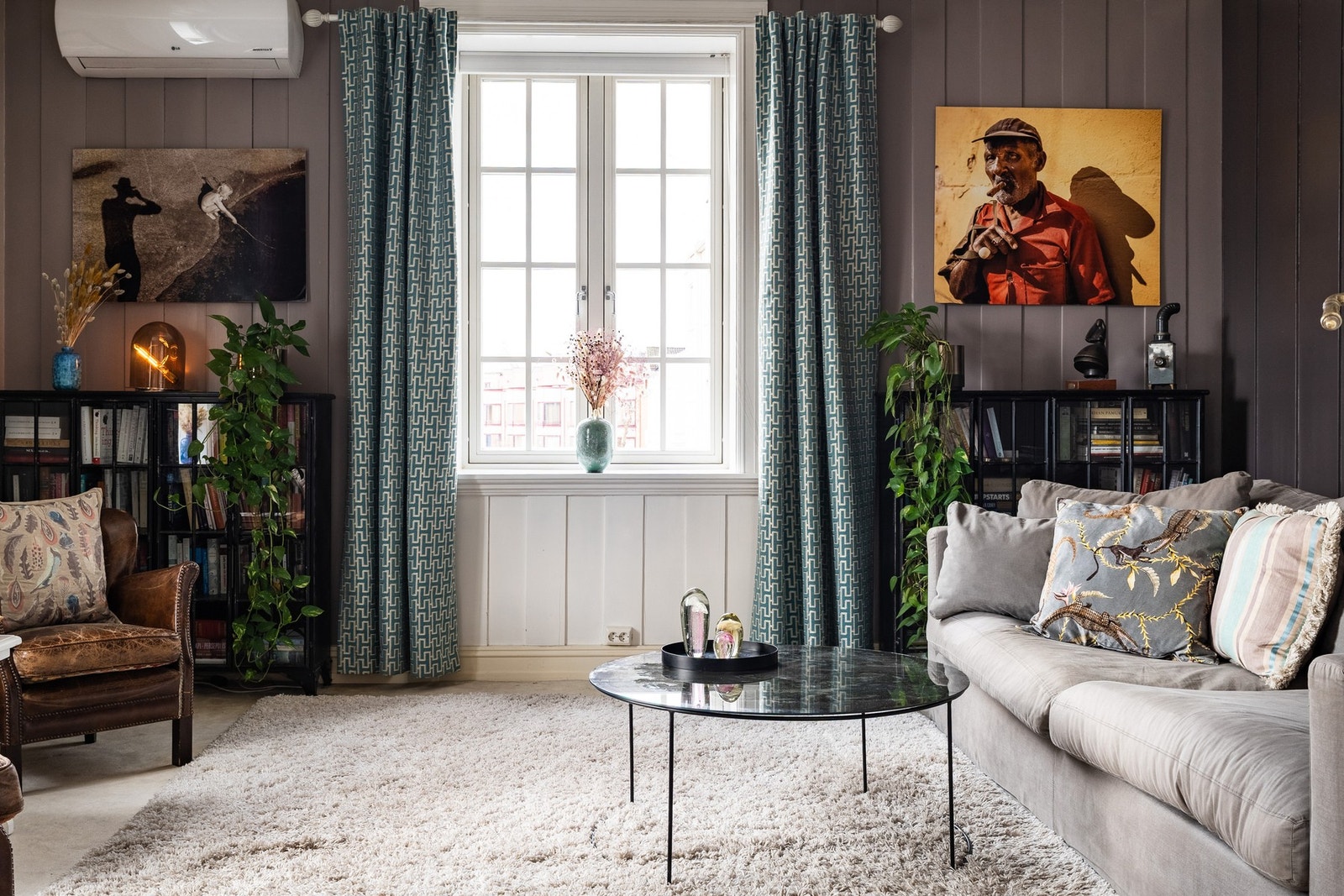 ´Biblioteket´ ligger innenfor spisestuen, perfekt for avslapning. Galleribilde