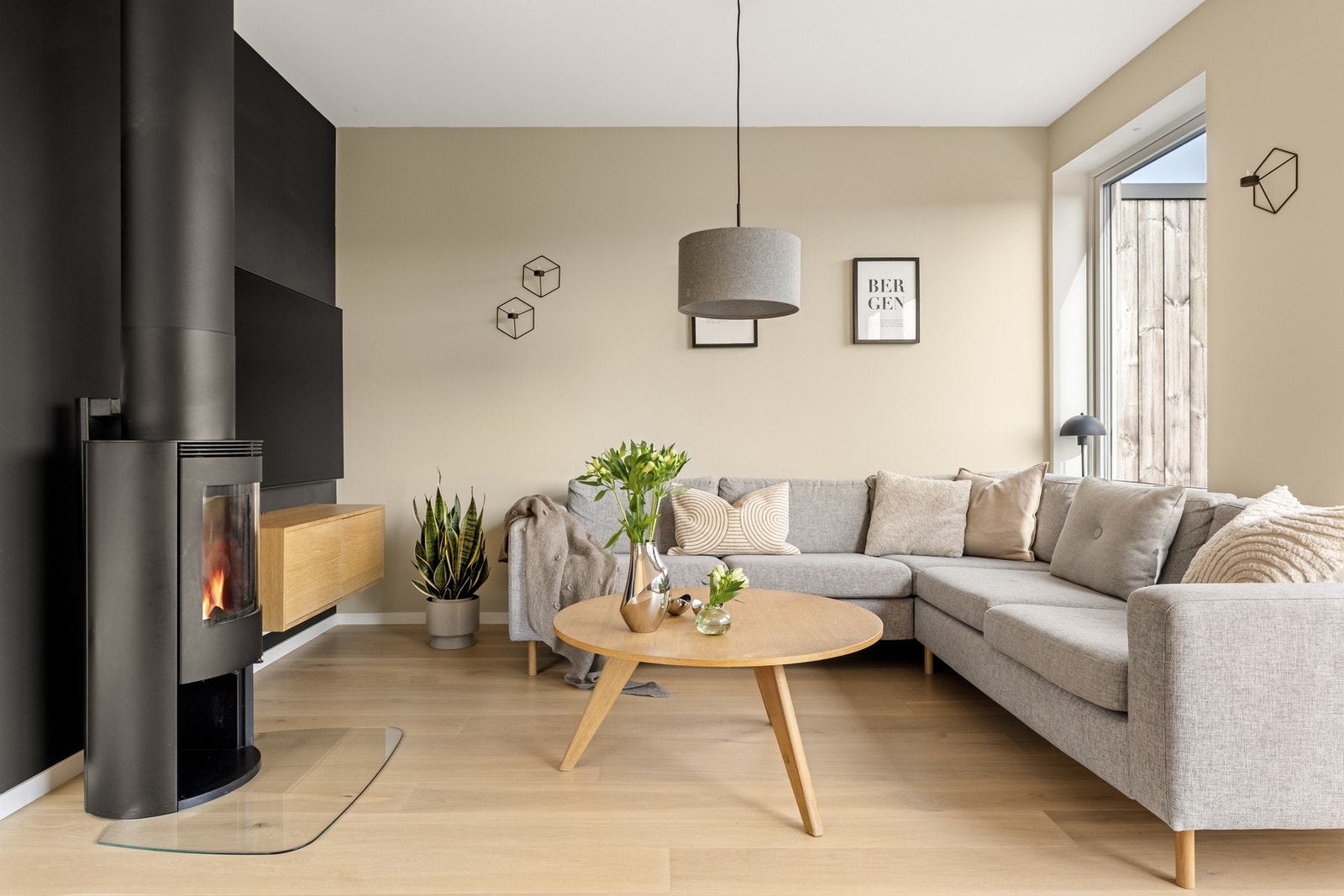 Boligen har ellers balansert ventilasjon som skaper et godt og friskt inneklima til enhver tid. Galleribilde