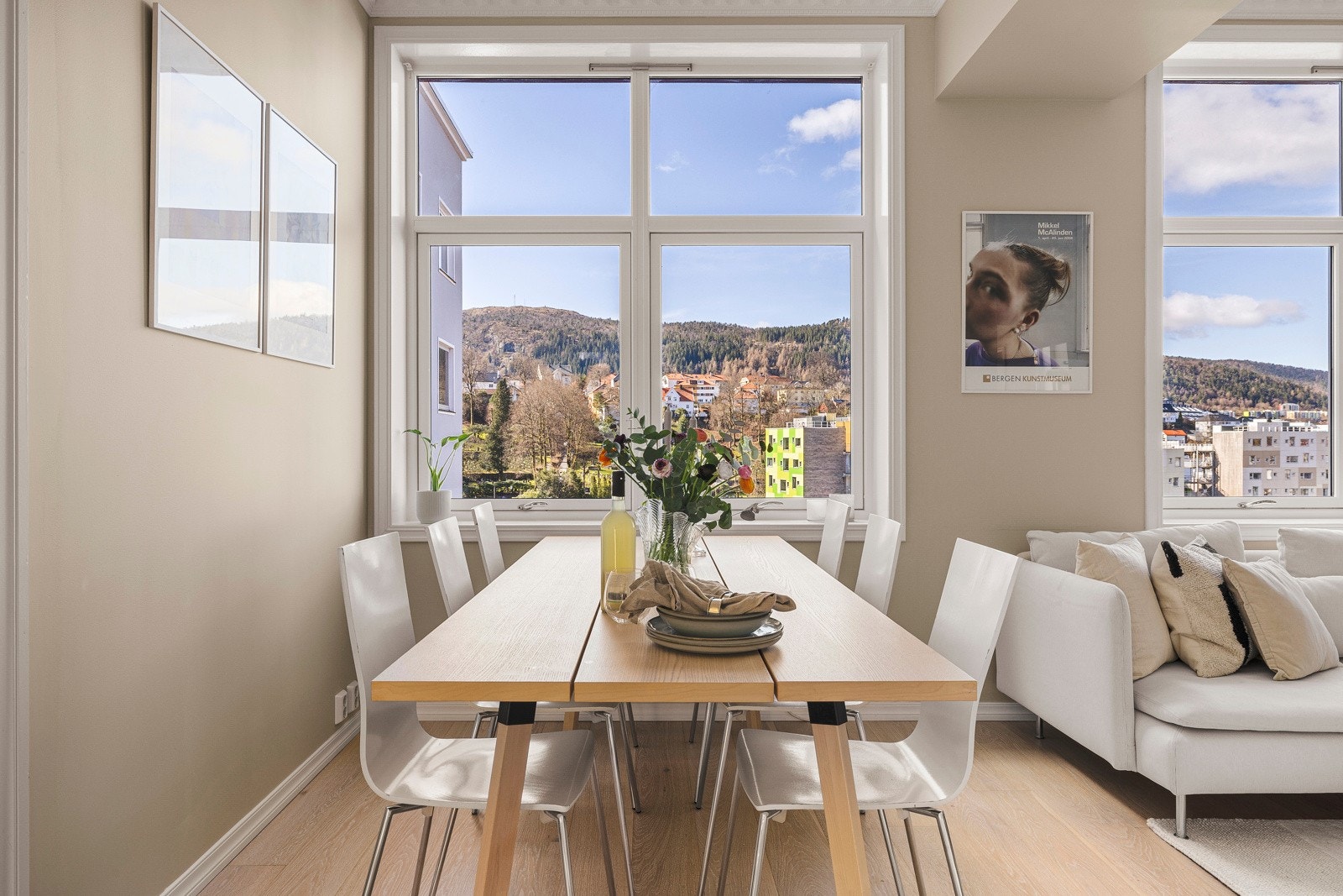 Leiligheten ligger høyt og fritt, helt uten innsyn - Det er sjelden vare i området Galleribilde