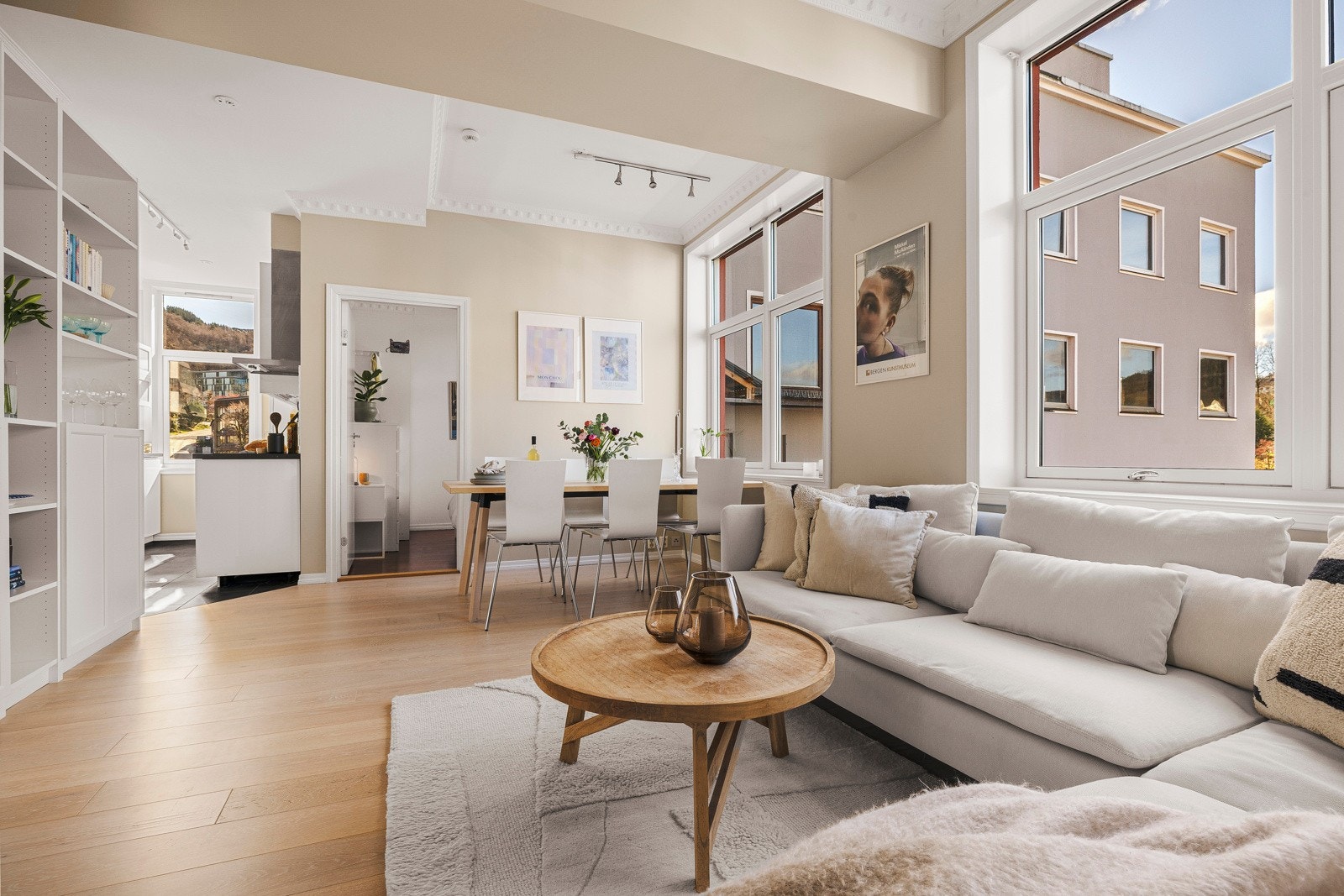 Bygningen ble renovert og delt inn i leiligheter i 2007 - Da ble både rør, elektrisk, bad og overflater tatt Galleribilde