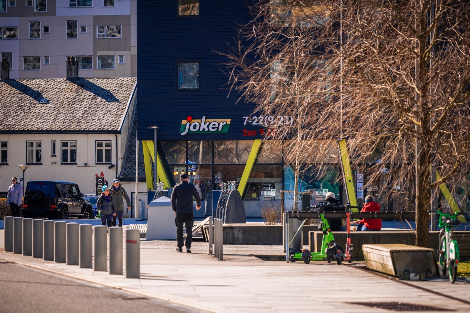 I tillegg har du Joker rett nedi gaten - Begge butikkene er søndagsåpen Galleribilde