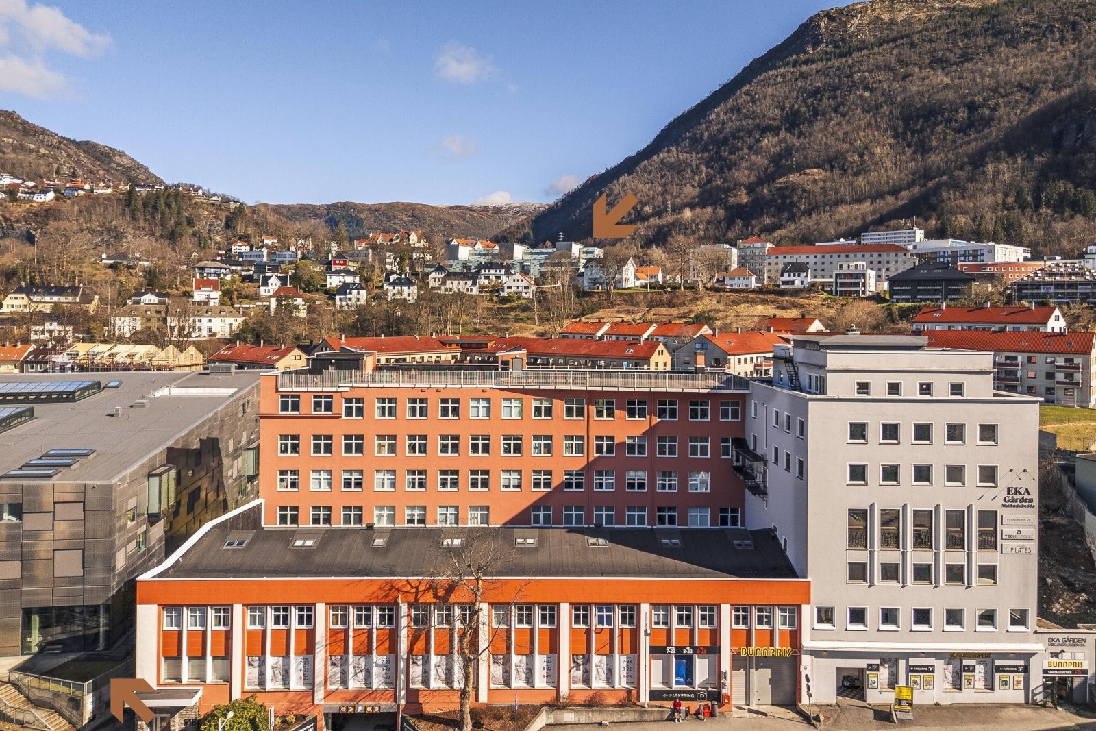 Kunsthøyskolen i Bergen er nærmeste nabo - Det er også kort gangavstand til Odontologen Galleribilde