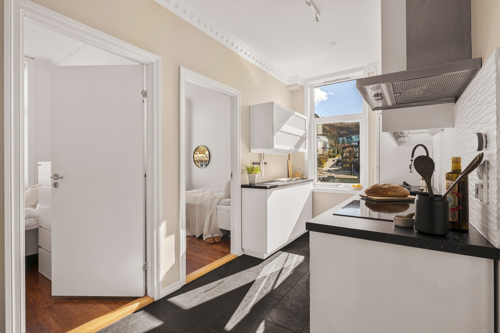 Ved kjøkkenet finner du de to siste soverommene Galleribilde