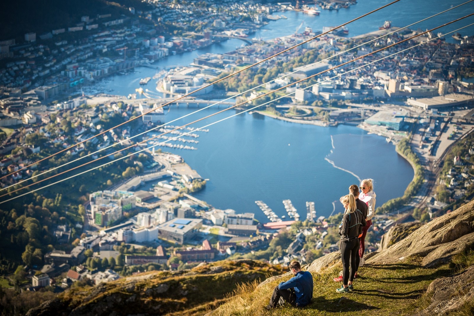 Rett utenfor dørstokken har du også fine turmuligheter i Fjell - Her fra toppen av Ulriken Galleribilde