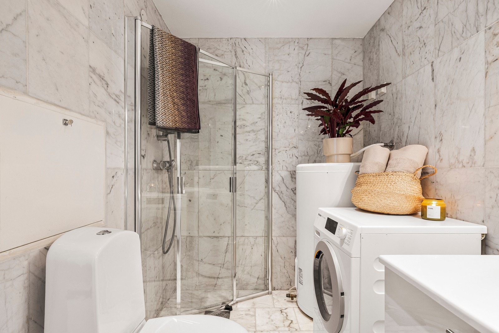 Badet har alt du trenger - Røropplegget har rør-i-rør system Galleribilde