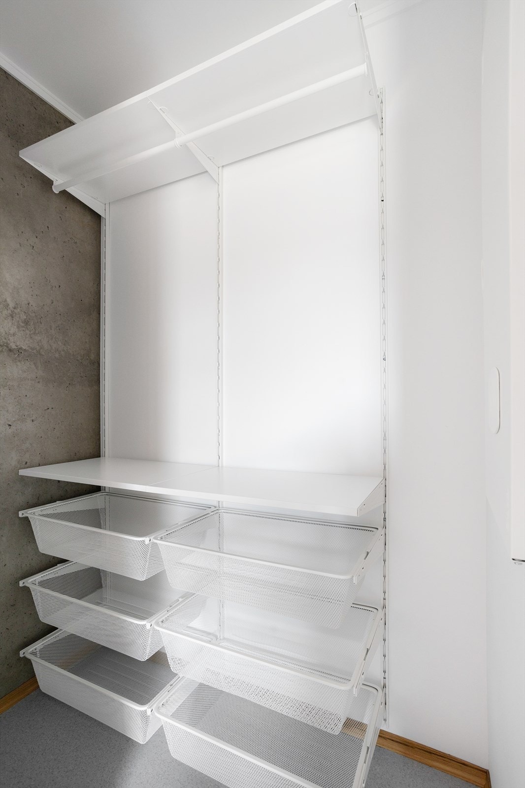 Walk-in garderobe / bod Galleribilde