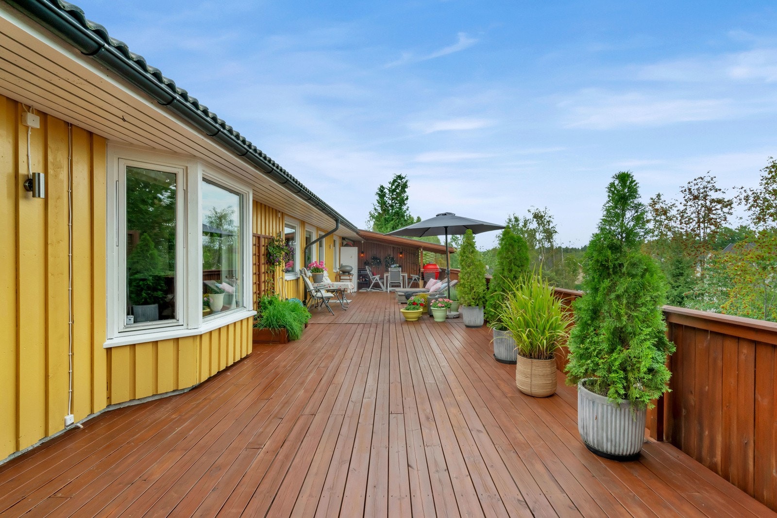 Terrassene er oppført i treverkskonstruksjon med imp. terrassebord som er oljet/beiset. Galleribilde