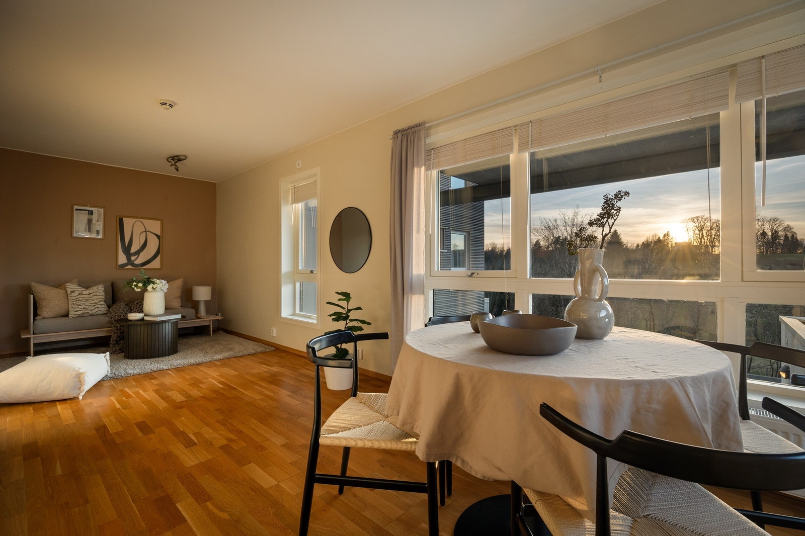 Veldig fin leilighet med potensiale for egen kreativ møblering og dekorering Galleribilde